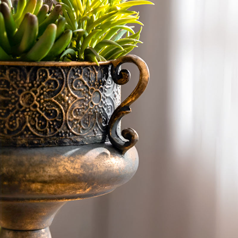 European Retro Iron Flower Pots/Vase - Worn Metal Vintage Style, Matte White And Gold/Copper Finishes, Multiple Sizes
