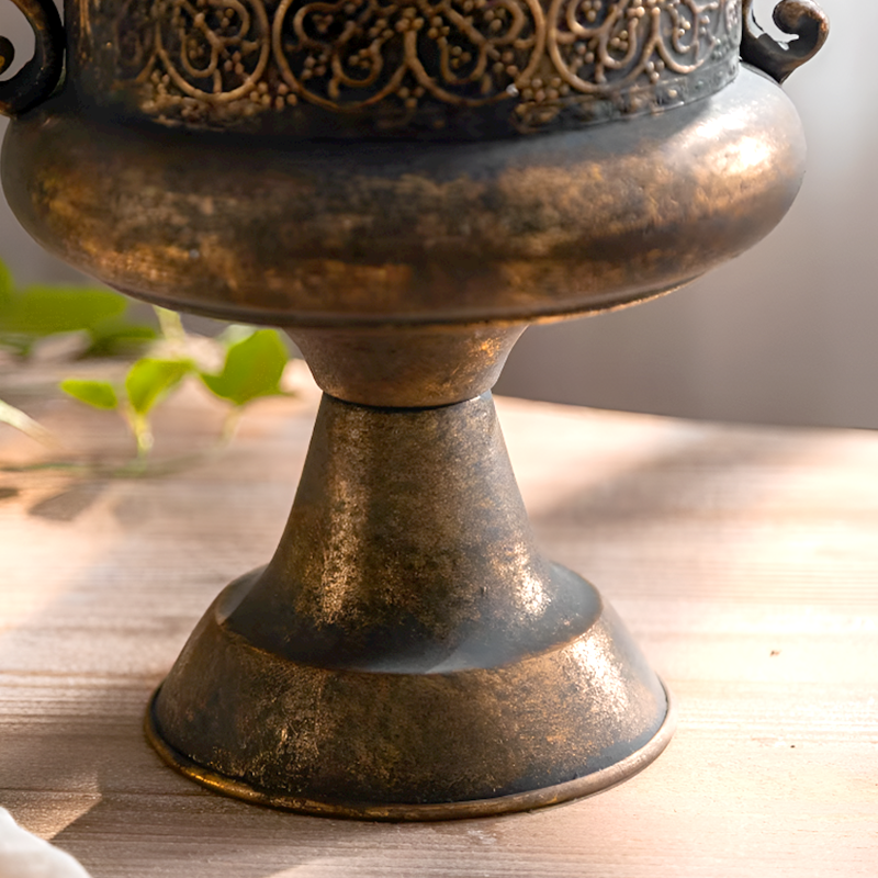 European Retro Iron Flower Pots/Vase - Worn Metal Vintage Style, Matte White And Gold/Copper Finishes, Multiple Sizes