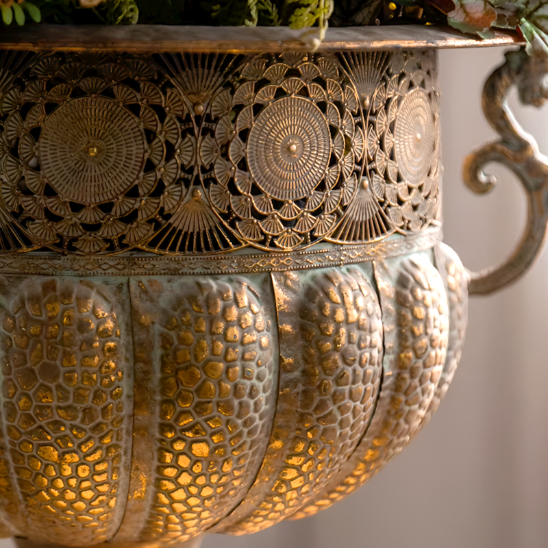 European Retro Iron Flower Pots/Vase - Worn Metal Vintage Style, Matte White And Gold/Copper Finishes, Multiple Sizes