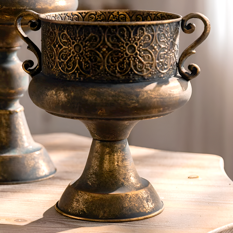European Retro Iron Flower Pots/Vase - Worn Metal Vintage Style, Matte White And Gold/Copper Finishes, Multiple Sizes