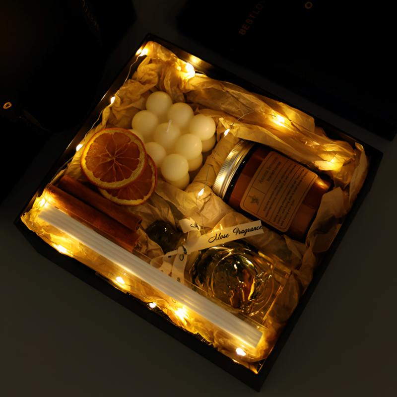 Aromatic Candle Gift Box – Fragrance Set with Glass Diffuser, Scented Candles, Potpourri and Dried Fruits