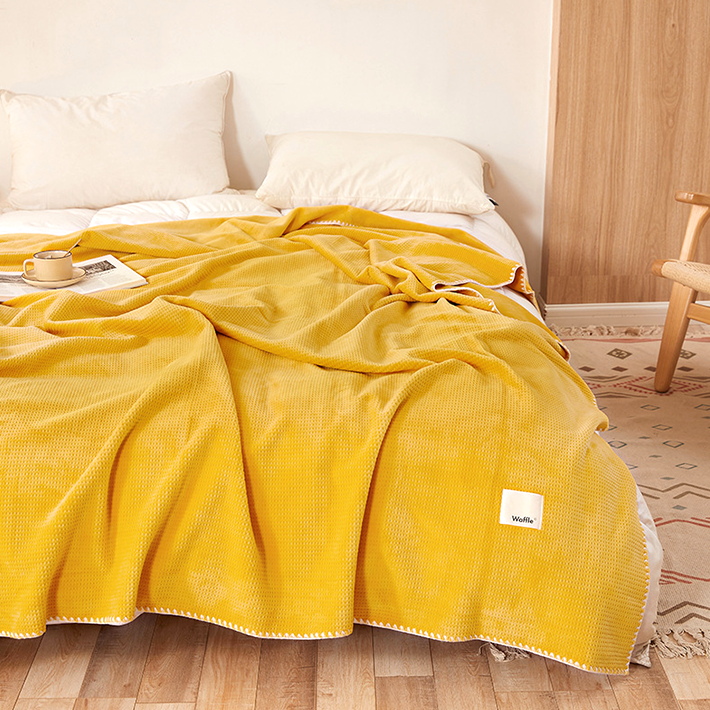 Waffle Velvet Throw Blanket – Ultra Soft Lightweight Cozy Bed & Couch Blanket