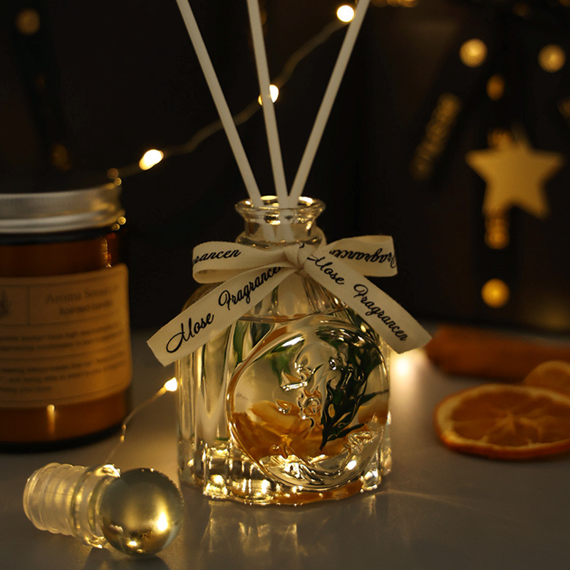 Aromatic Candle Gift Box – Fragrance Set with Glass Diffuser, Scented Candles, Potpourri and Dried Fruits