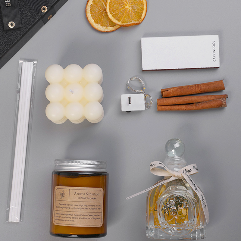 Aromatic Candle Gift Box – Fragrance Set with Glass Diffuser, Scented Candles, Potpourri and Dried Fruits