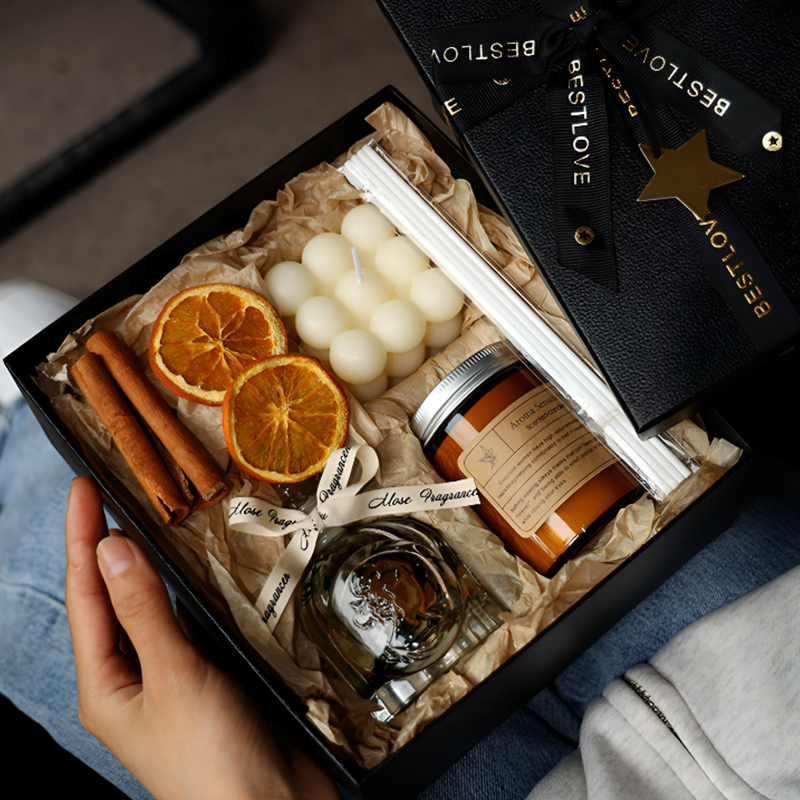 Aromatic Candle Gift Box – Fragrance Set with Glass Diffuser, Scented Candles, Potpourri and Dried Fruits