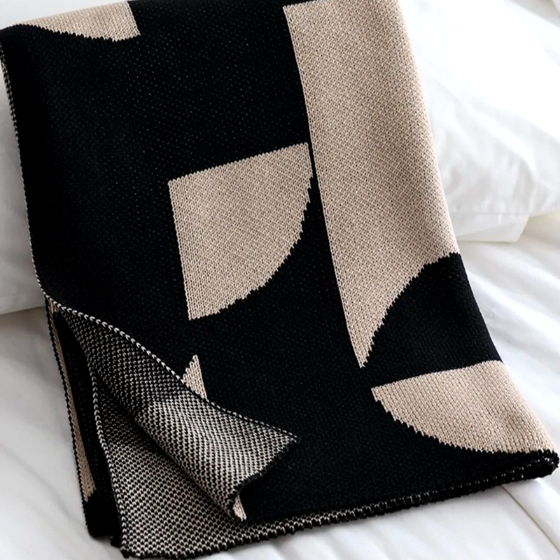 Black & Beige Geometric Throw Blanket – Modern Knit Sofa Couch Decor