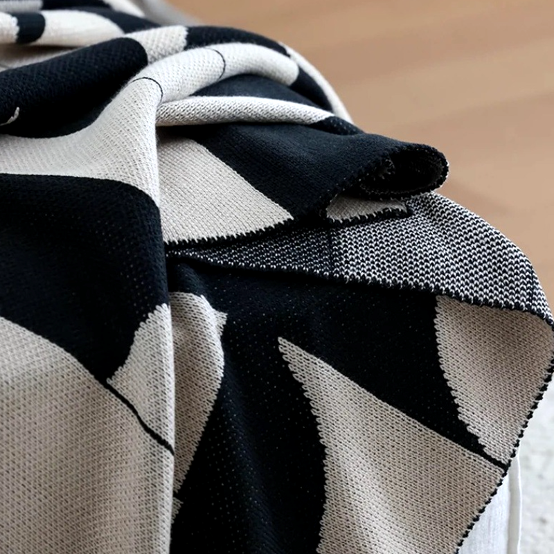 Black & Beige Geometric Throw Blanket – Modern Knit Sofa Couch Decor