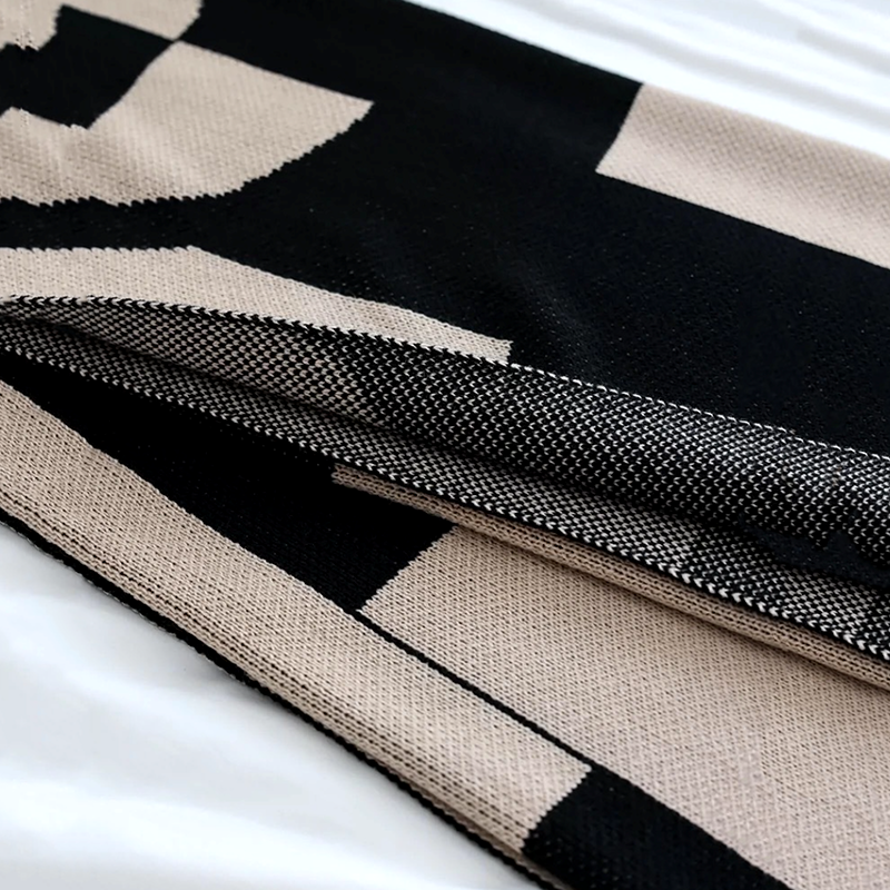 Black & Beige Geometric Throw Blanket – Modern Knit Sofa Couch Decor